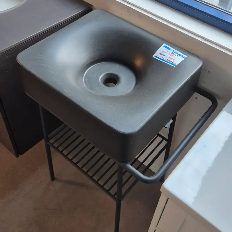OUTLET: Scarabeo Moon 60 cm Servant med Rørstativ Matt Sort - Utstilling